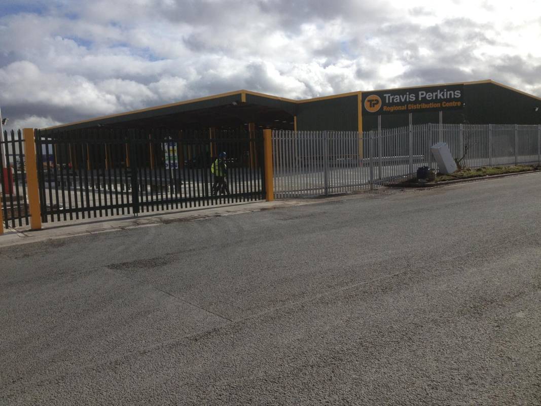 Full Perimeter Fencing with Litter Netting Main Photo